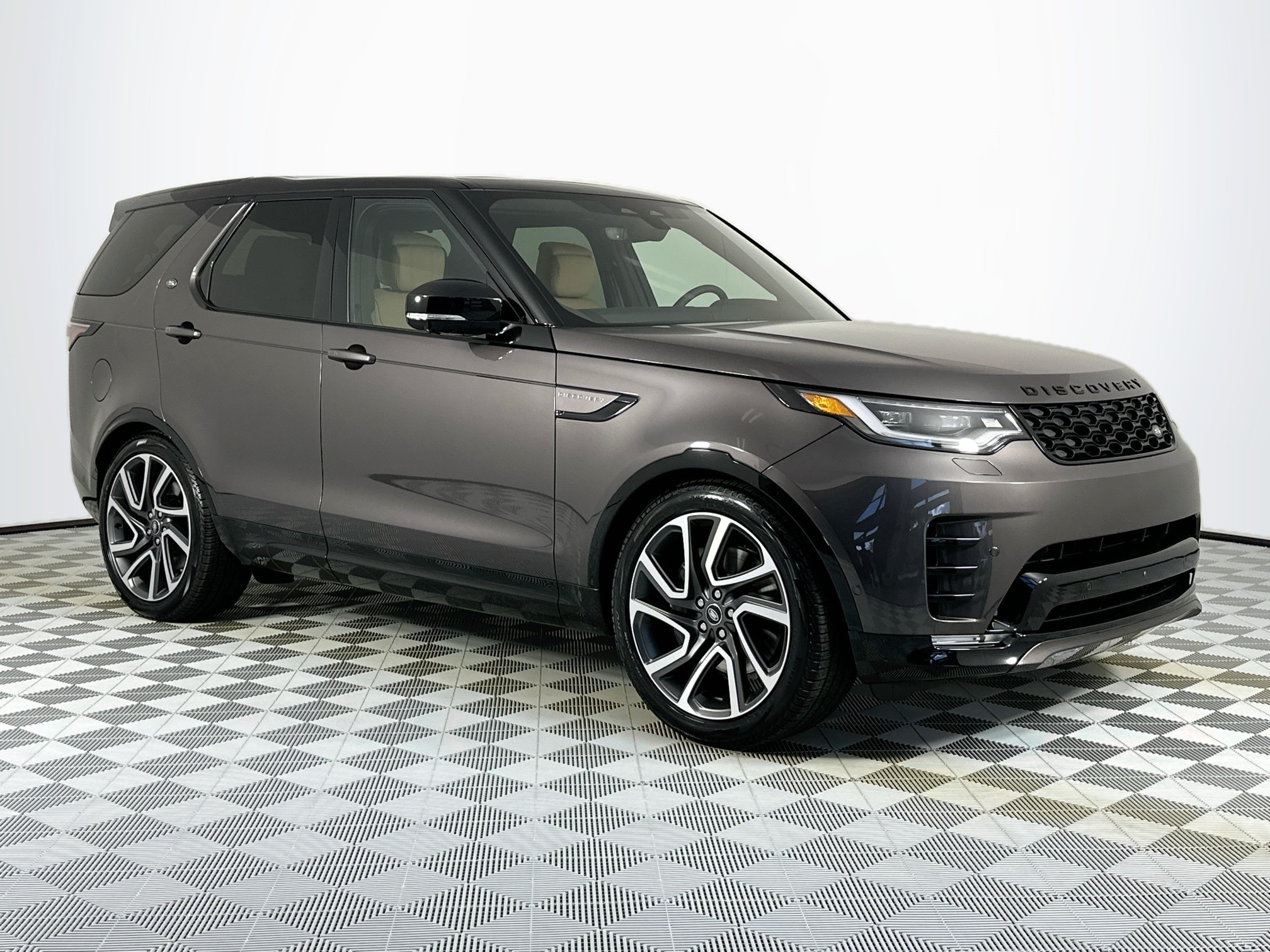 new 2025 Land Rover Discovery car, priced at $78,478