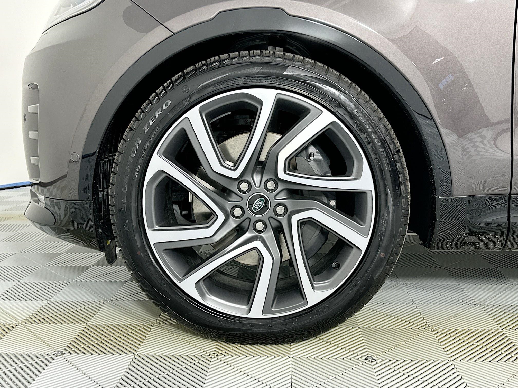 new 2025 Land Rover Discovery car, priced at $78,478