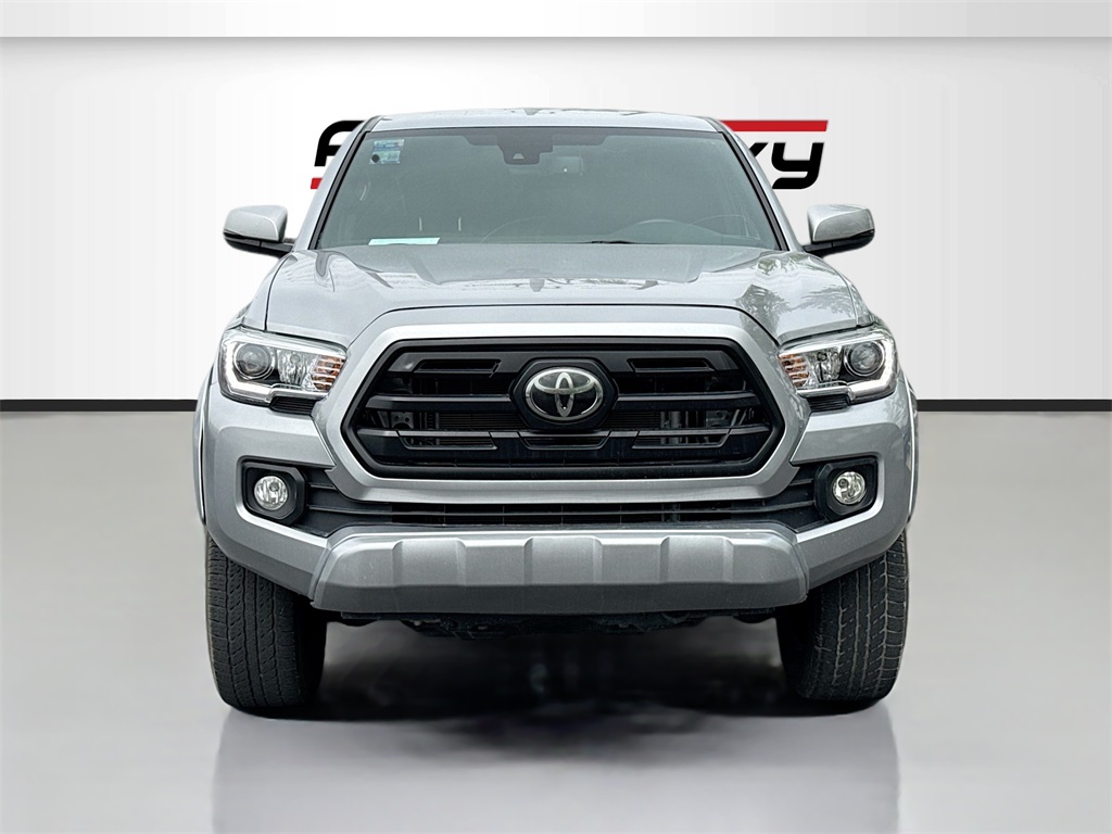 2021 Toyota Tacoma TRD Sport 4x4 photo 2