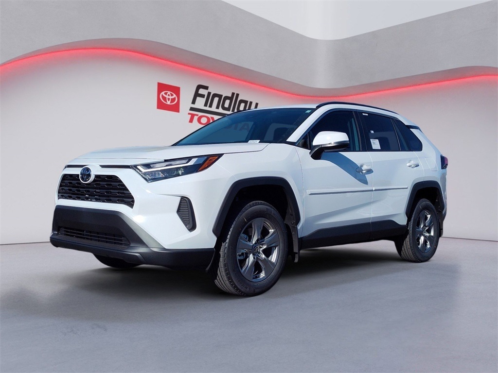 2025 Toyota RAV4 XLE's photo