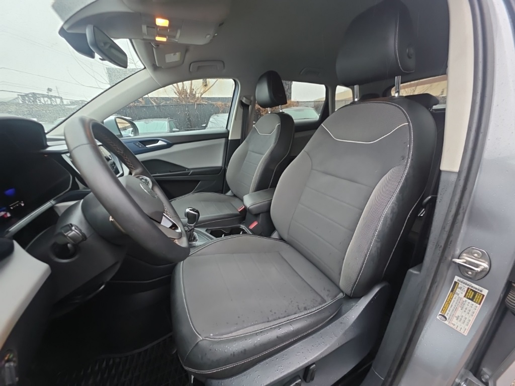 used 2023 Volkswagen Taos car