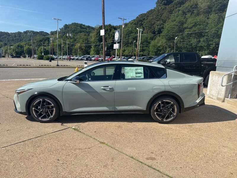2025 Kia K4 GT-Line photo 2