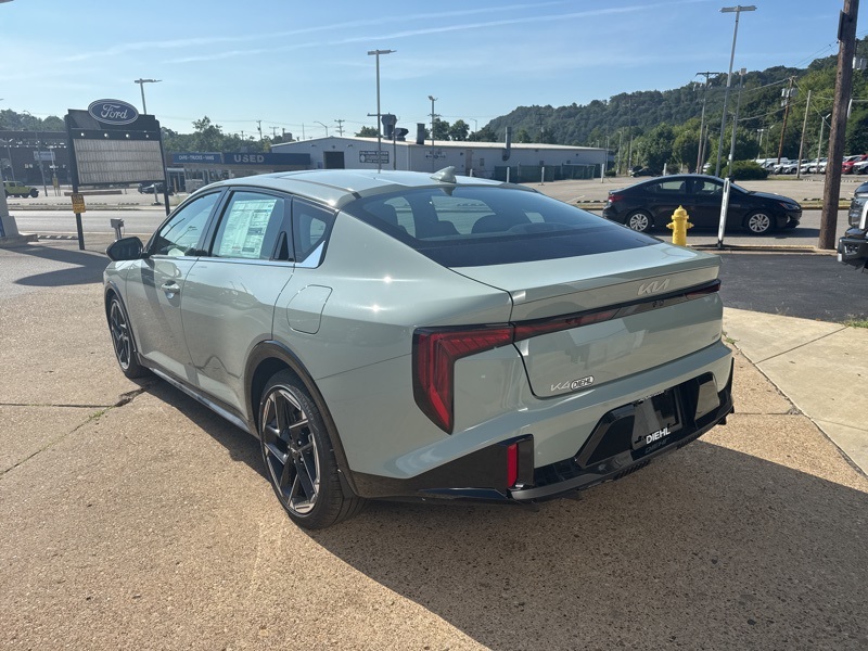 2025 Kia K4 GT-Line photo 3