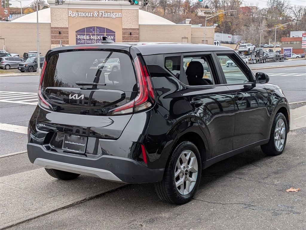 2023 Kia Soul LX photo 3