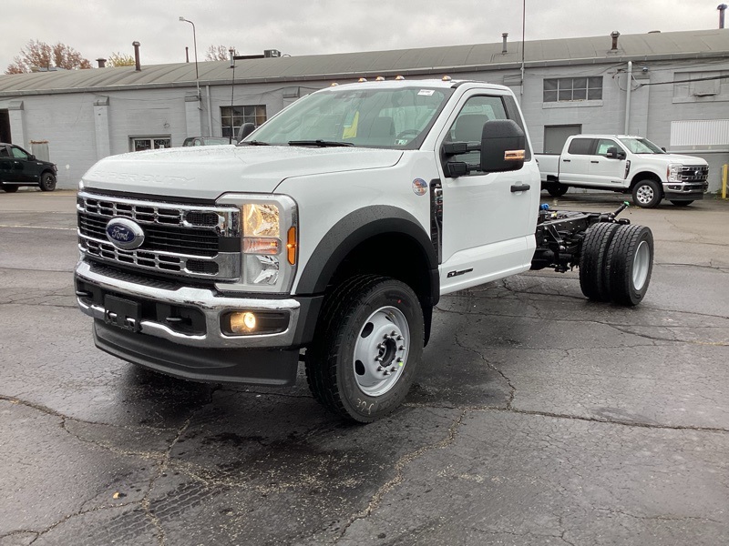 2024 Ford F-600 photo 3