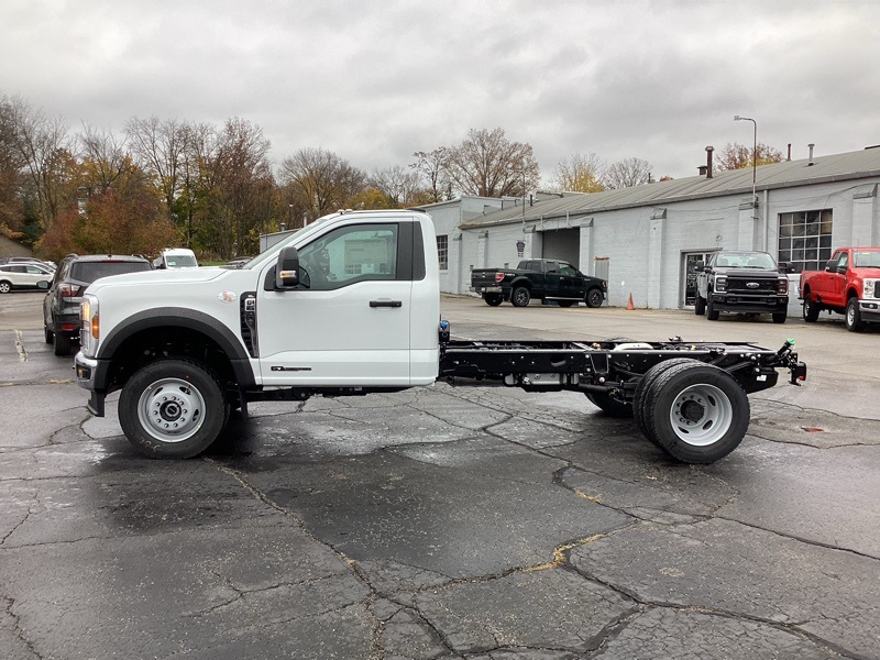 2024 Ford F-600 photo 4
