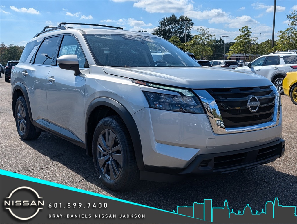 2025 Nissan Pathfinder SV's photo