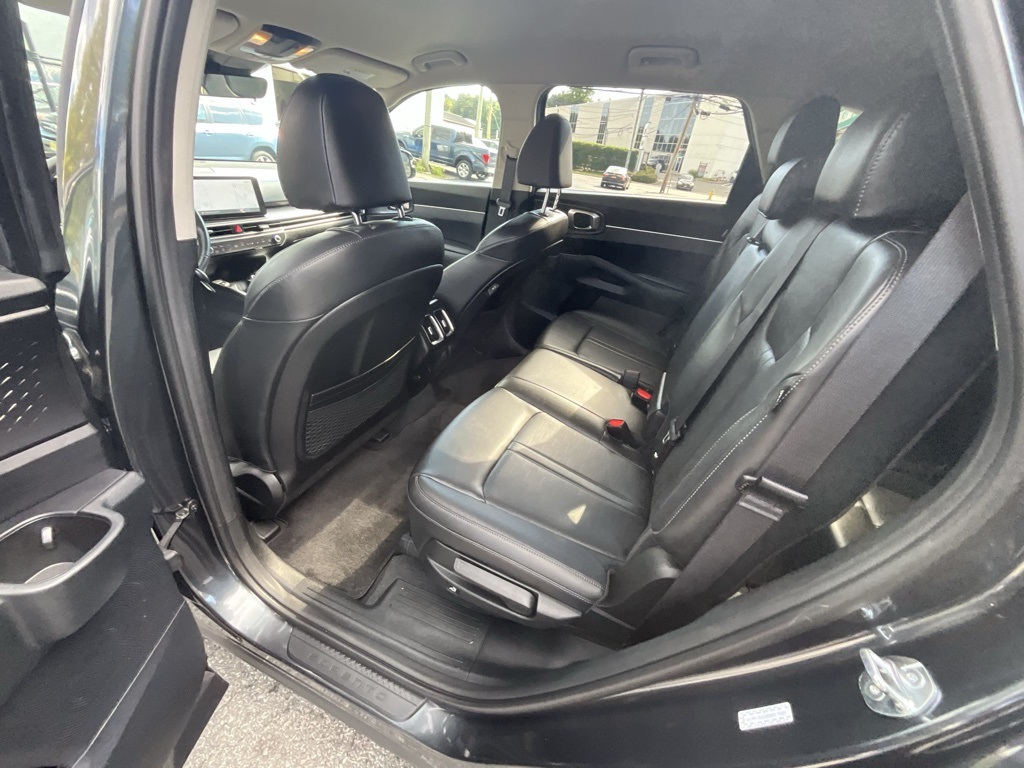 2025 Kia Sorento S photo 23