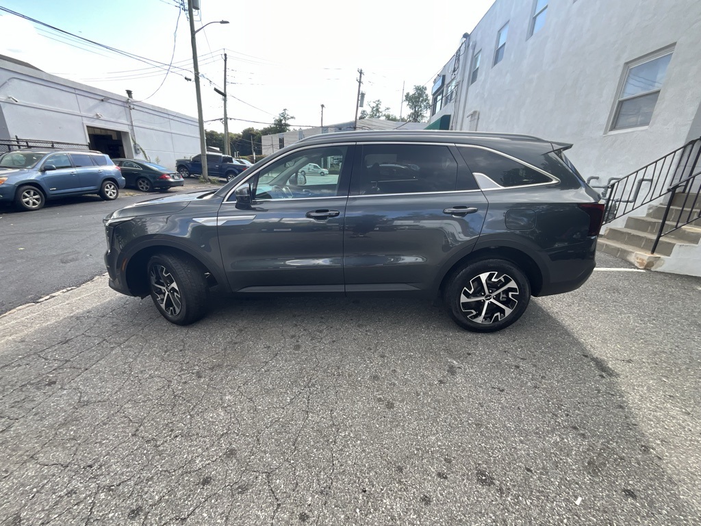 2025 Kia Sorento S photo 3