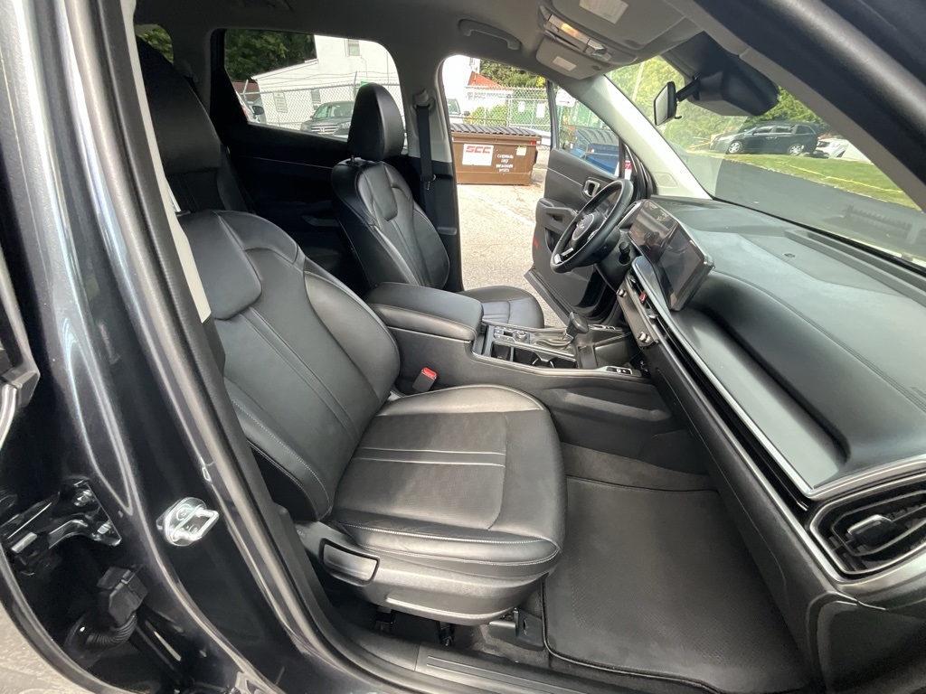 2025 Kia Sorento S photo 35