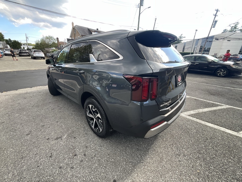 2025 Kia Sorento S photo 6