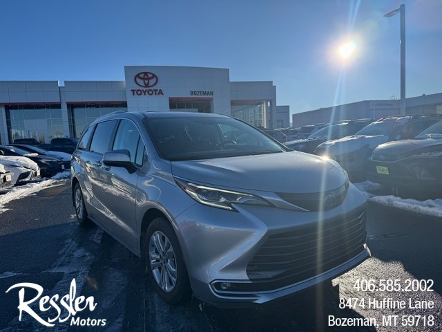2024 Toyota Sienna Platinum's photo