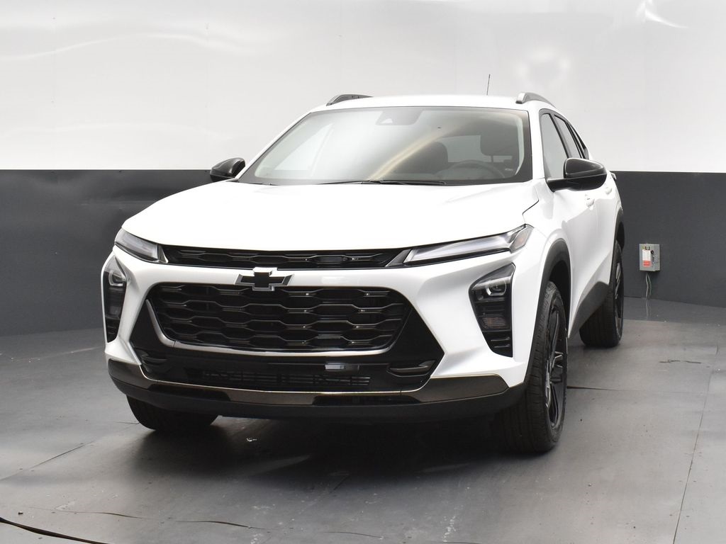 2025 Summit White Chevrolet Trax ACTIV FWD SUV