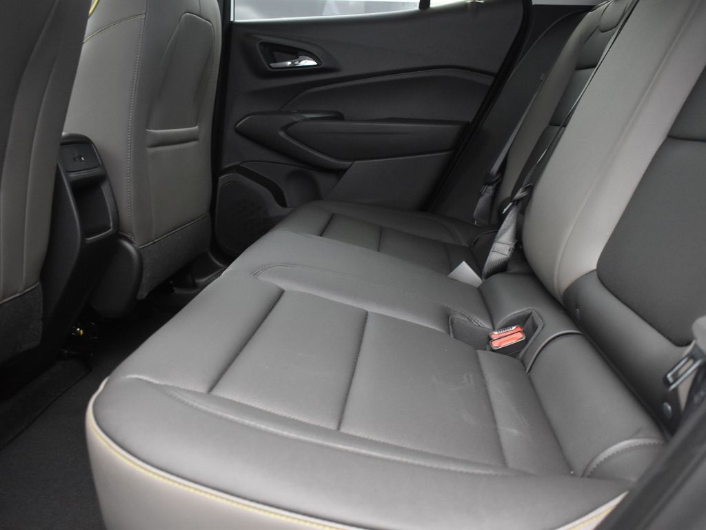 2025 Summit White Chevrolet Trax ACTIV FWD SUV