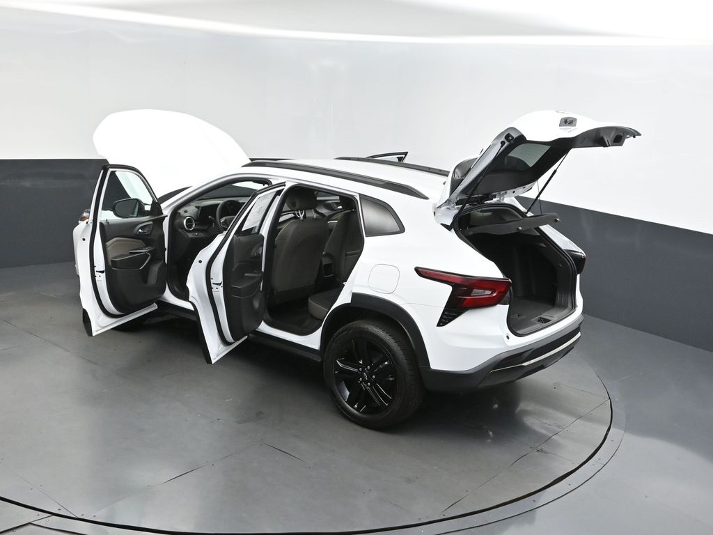2025 Summit White Chevrolet Trax ACTIV FWD SUV