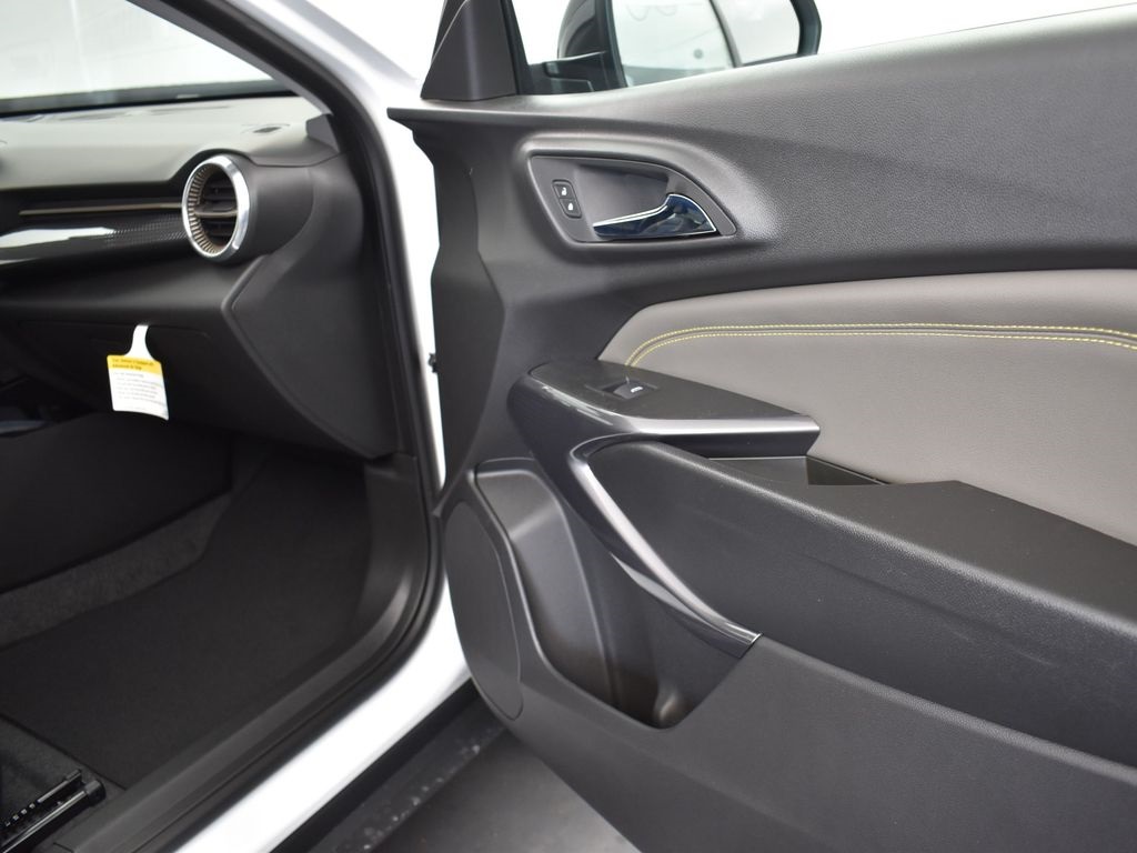 2025 Summit White Chevrolet Trax ACTIV FWD SUV