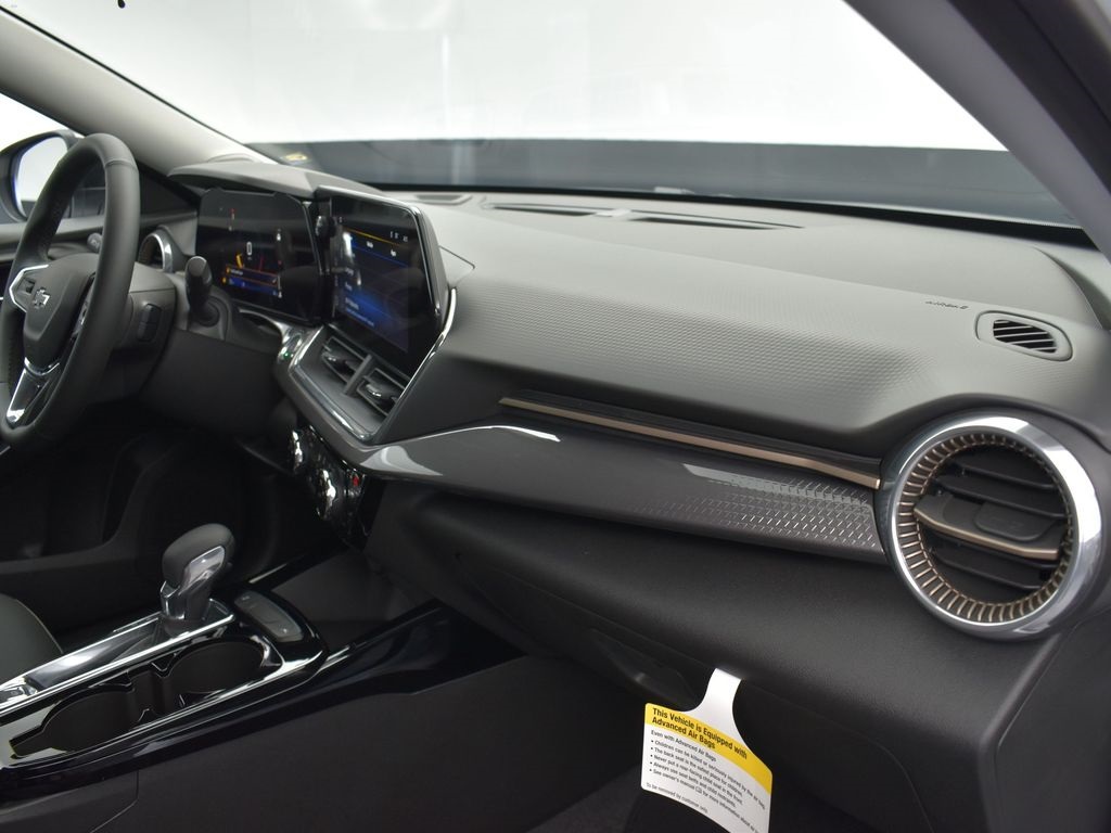 2025 Summit White Chevrolet Trax ACTIV FWD SUV