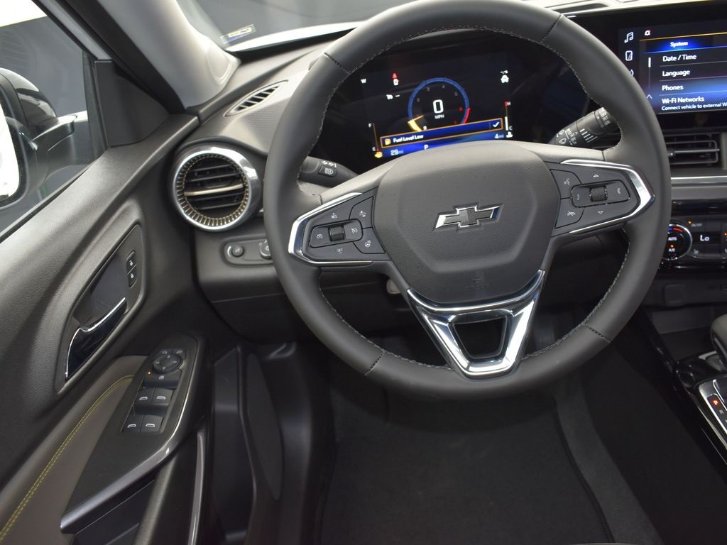 2025 Summit White Chevrolet Trax ACTIV FWD SUV