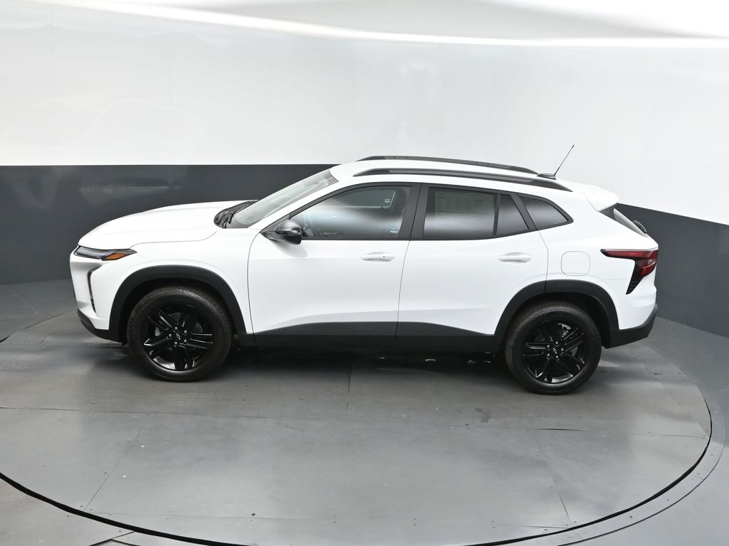 2025 Summit White Chevrolet Trax ACTIV FWD SUV