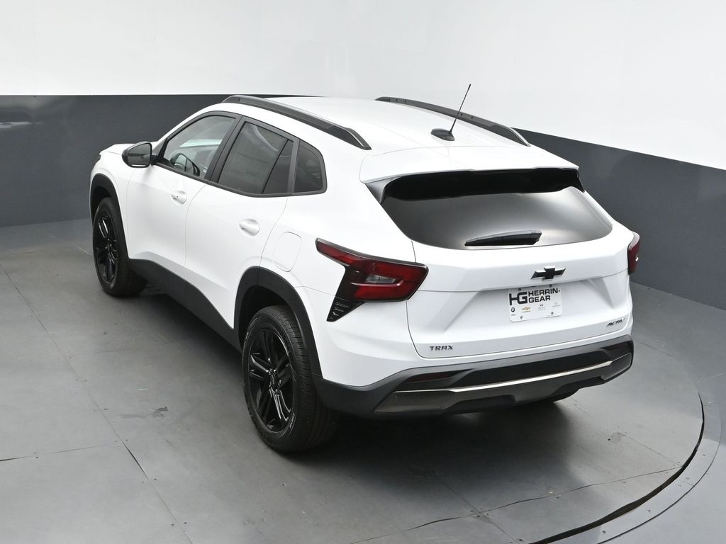 2025 Summit White Chevrolet Trax ACTIV FWD SUV