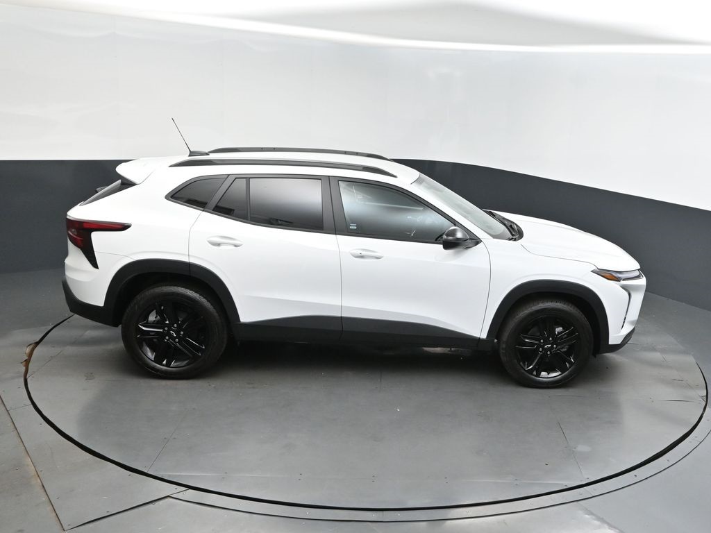 2025 Summit White Chevrolet Trax ACTIV FWD SUV