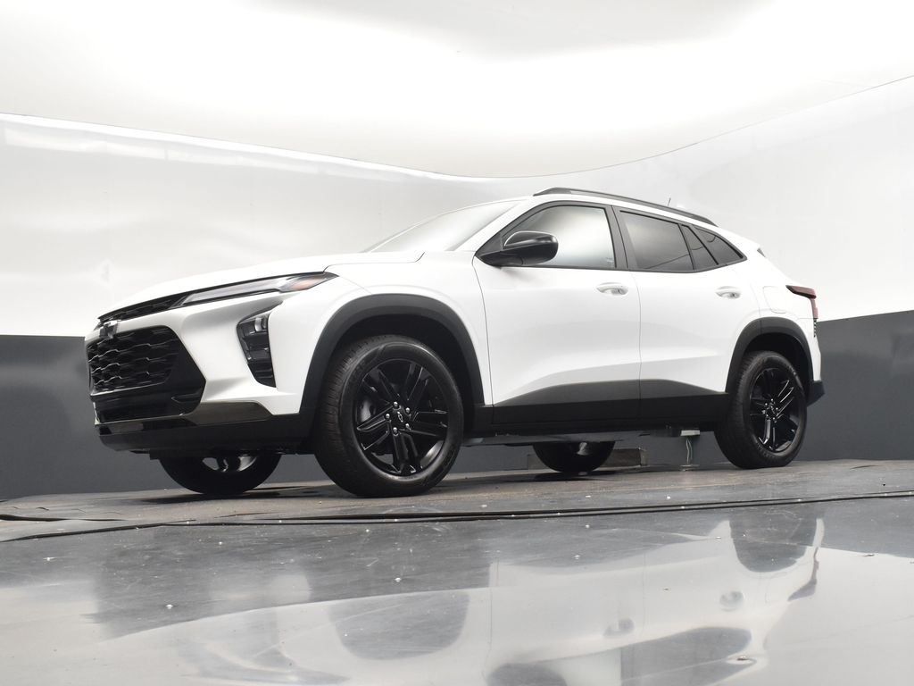 2025 Summit White Chevrolet Trax ACTIV FWD SUV