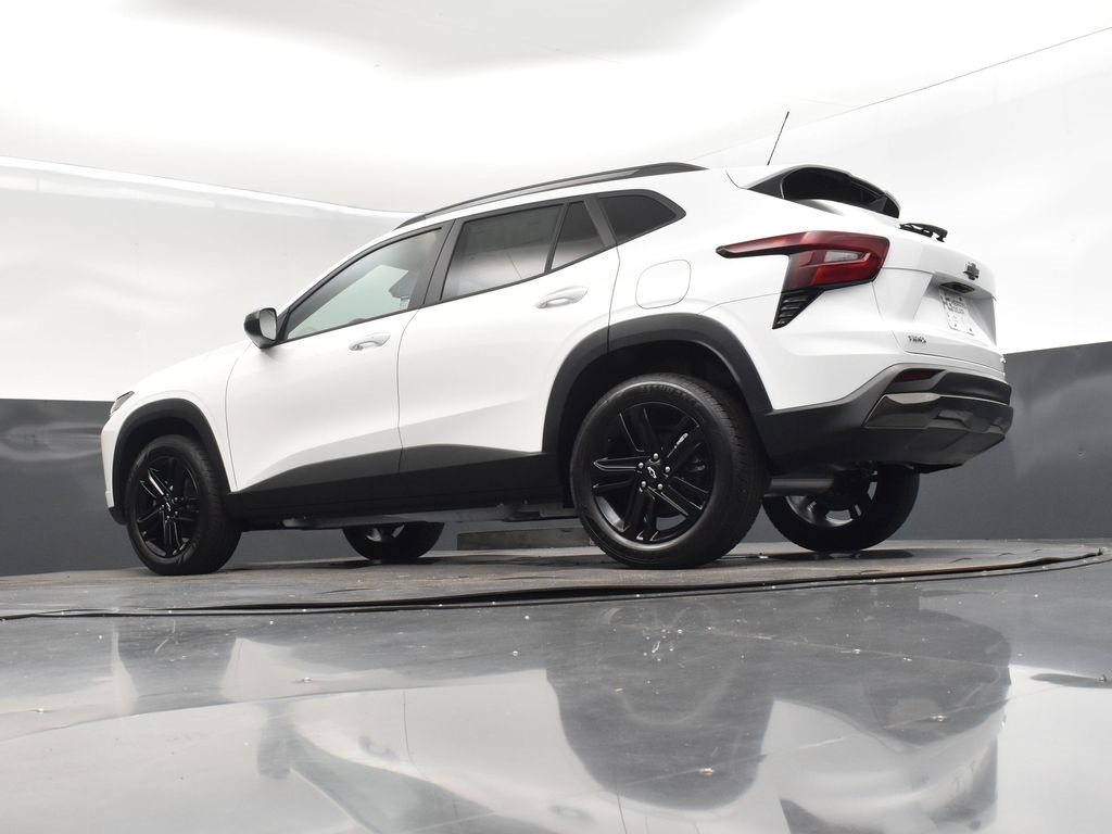 2025 Summit White Chevrolet Trax ACTIV FWD SUV
