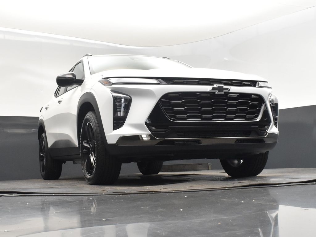 2025 Summit White Chevrolet Trax ACTIV FWD SUV