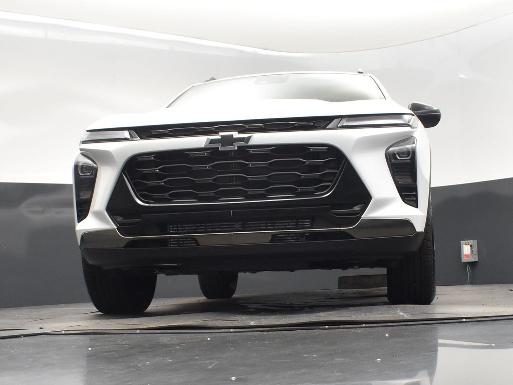 2025 Summit White Chevrolet Trax ACTIV FWD SUV