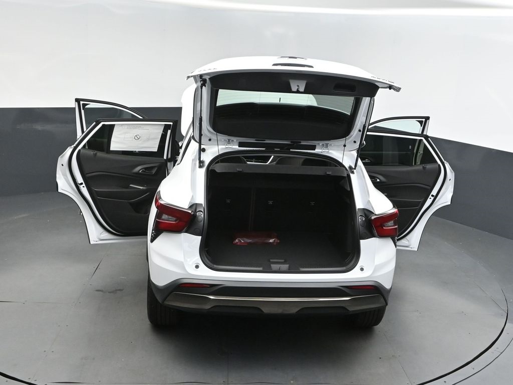 2025 Summit White Chevrolet Trax ACTIV FWD SUV