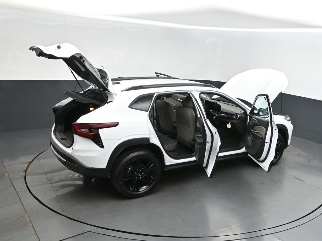 2025 Summit White Chevrolet Trax ACTIV FWD SUV
