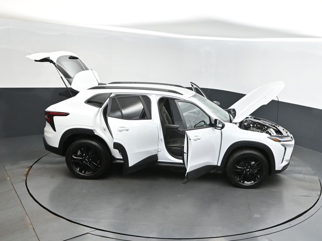 2025 Summit White Chevrolet Trax ACTIV FWD SUV