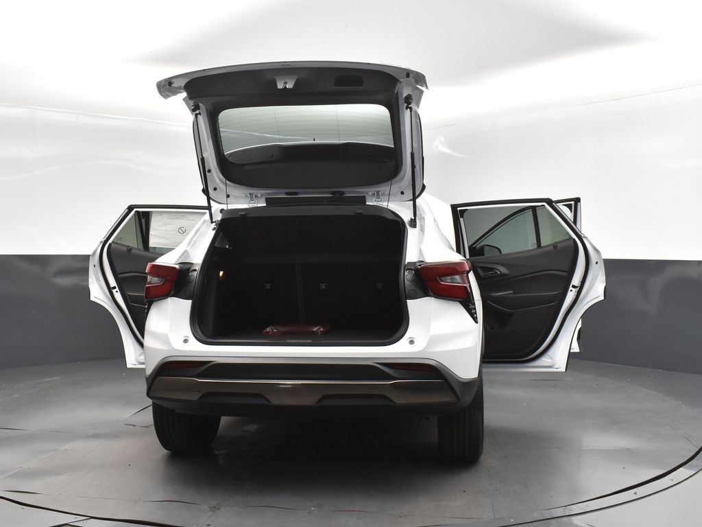 2025 Summit White Chevrolet Trax ACTIV FWD SUV