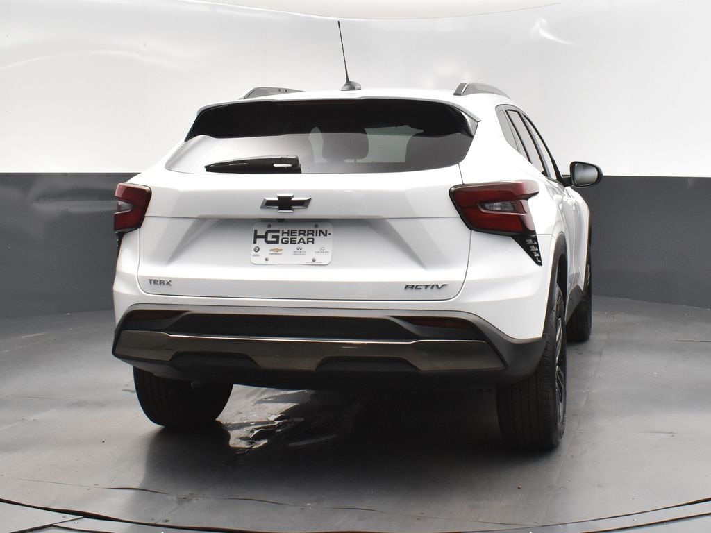 2025 Summit White Chevrolet Trax ACTIV FWD SUV