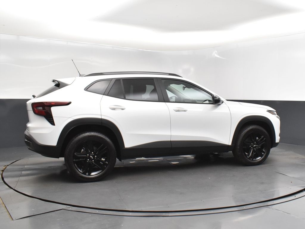 2025 Summit White Chevrolet Trax ACTIV FWD SUV