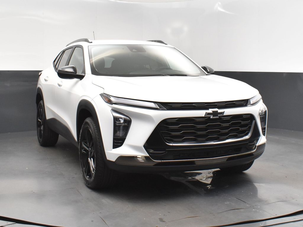 2025 Summit White Chevrolet Trax ACTIV FWD SUV