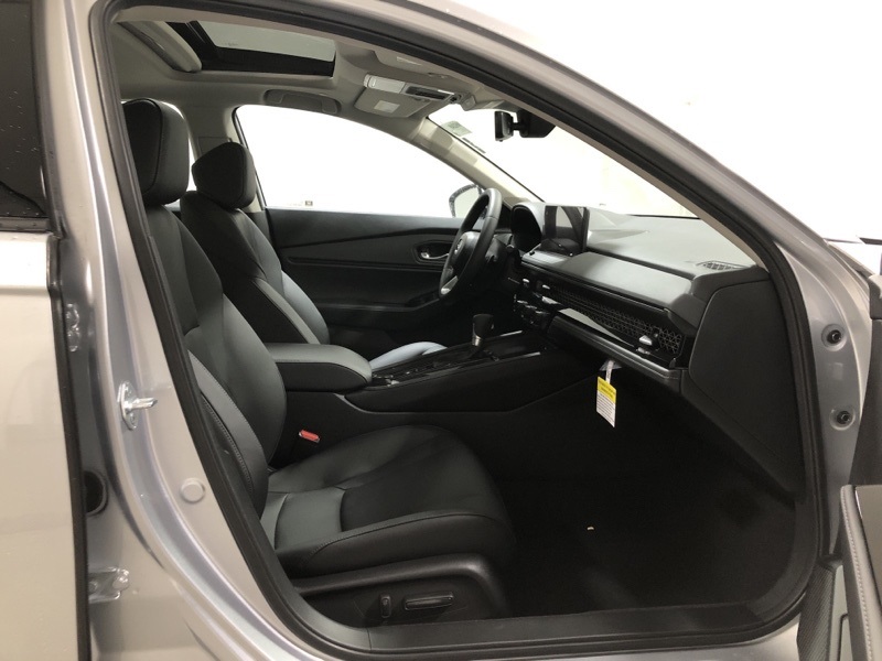 2025 Honda Accord Hybrid Touring photo 11