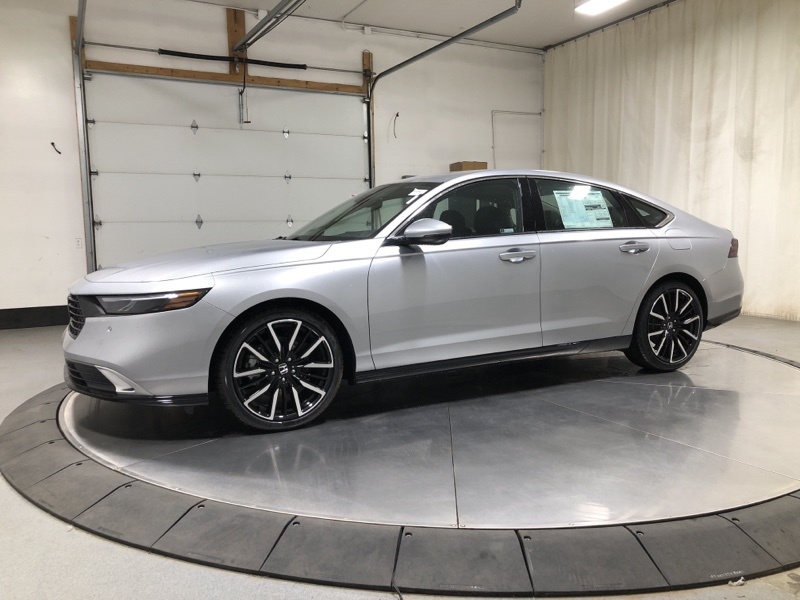 2025 Honda Accord Hybrid Touring photo 2