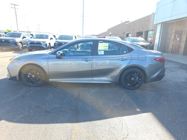 2026 Toyota Camry SE photo 3