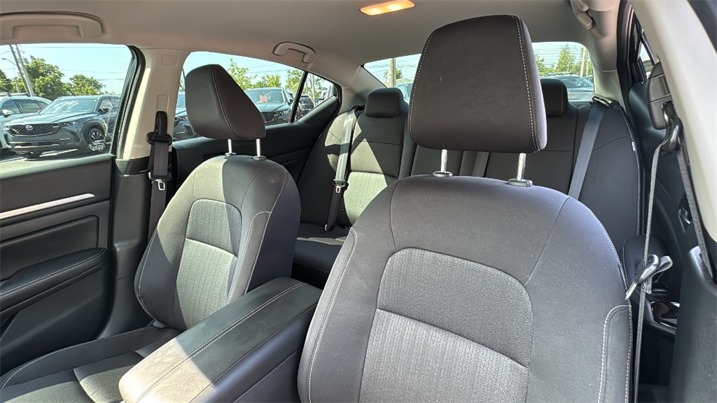 2023 Super Black Clearcoat Nissan Altima 2.5 SV FWD Sedan
