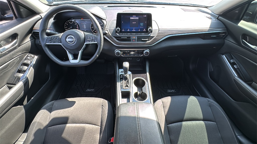 2023 Super Black Clearcoat Nissan Altima 2.5 SV FWD Sedan