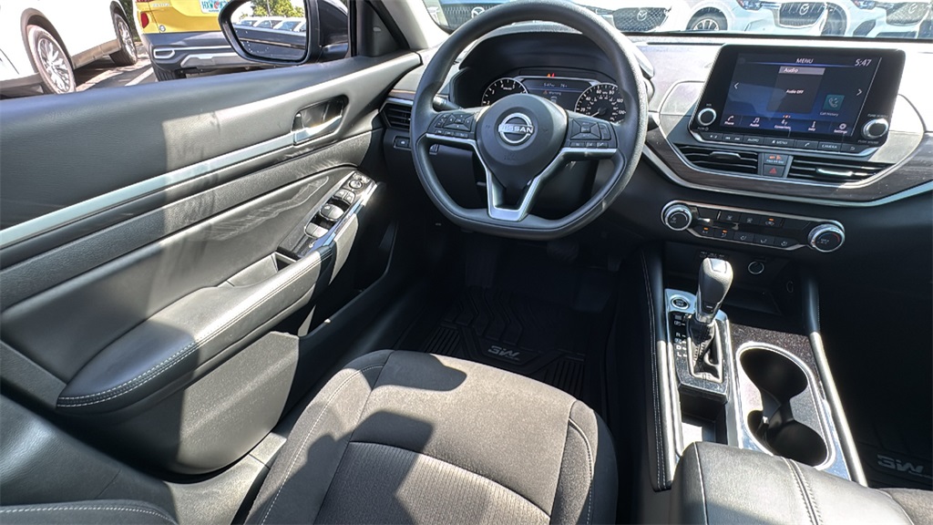 2023 Super Black Clearcoat Nissan Altima 2.5 SV FWD Sedan