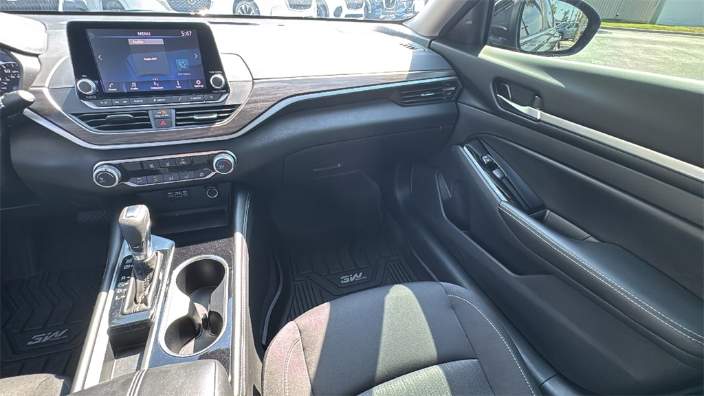 2023 Super Black Clearcoat Nissan Altima 2.5 SV FWD Sedan