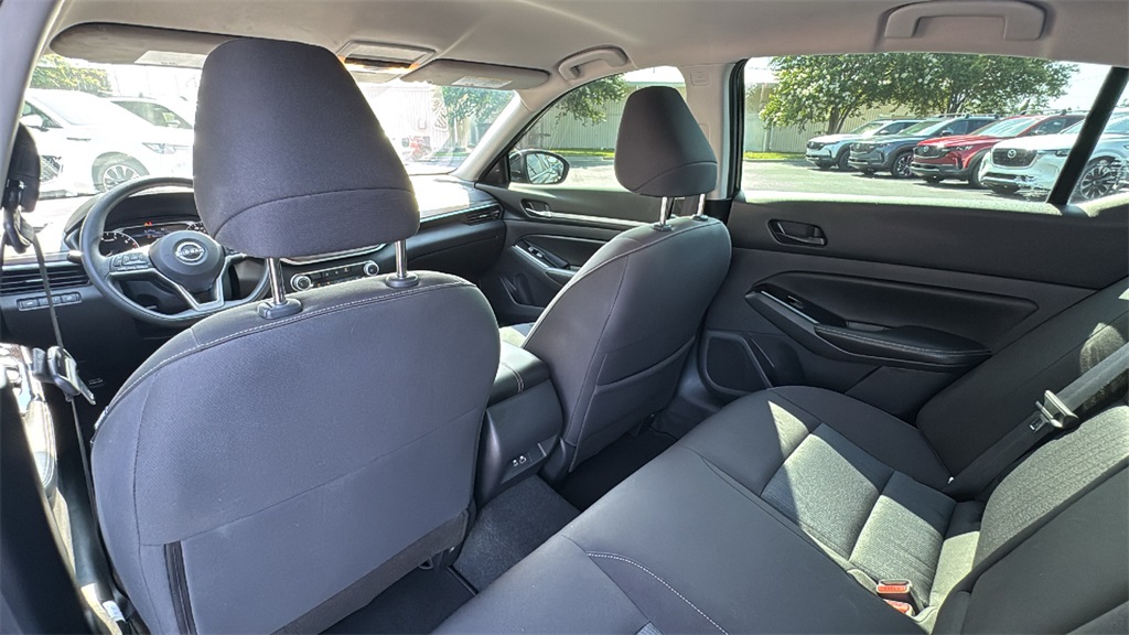 2023 Super Black Clearcoat Nissan Altima 2.5 SV FWD Sedan