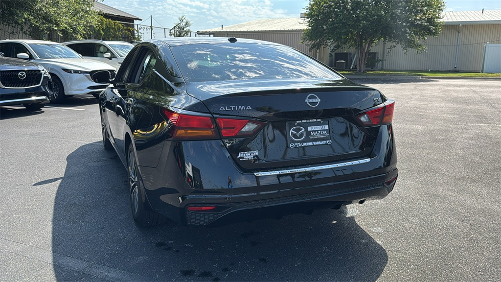 2023 Super Black Clearcoat Nissan Altima 2.5 SV FWD Sedan