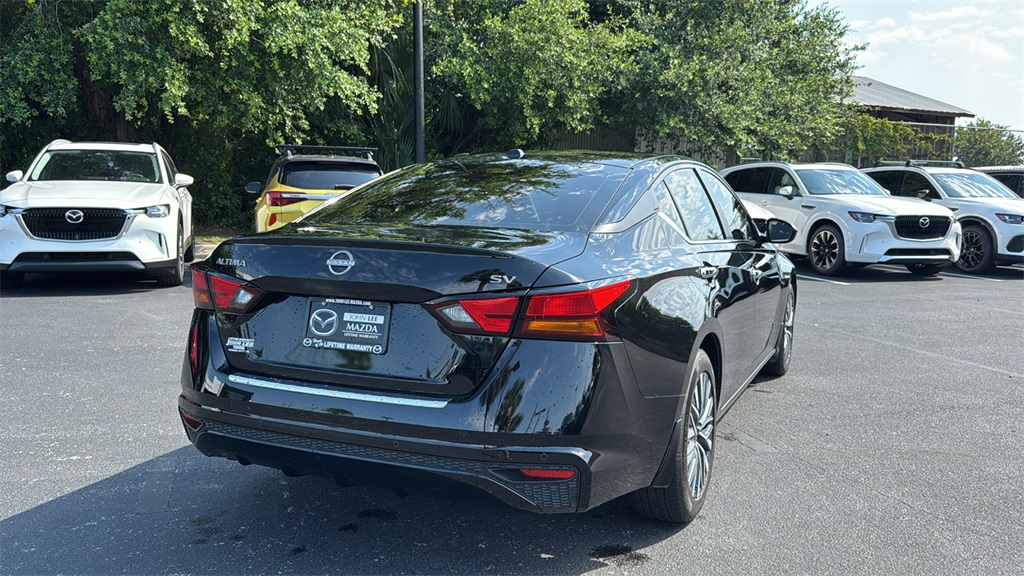 2023 Super Black Clearcoat Nissan Altima 2.5 SV FWD Sedan