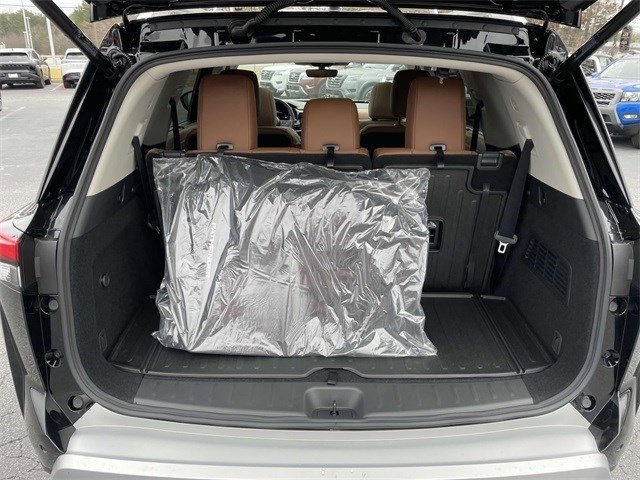 2025 Nissan Pathfinder Platinum photo 6