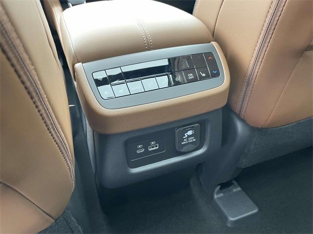 2025 Nissan Pathfinder Platinum photo 9