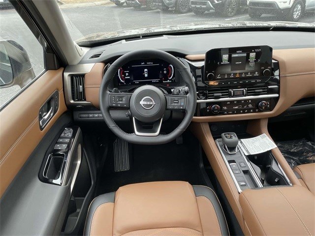 2025 Nissan Pathfinder Platinum photo 10