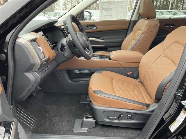 2025 Nissan Pathfinder Platinum photo 12
